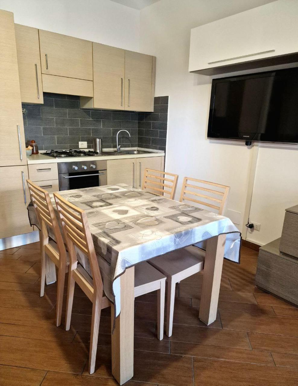 Domus Livio, 7 Min Fco Airport, Free Wifi, Garden Apartment, 2 Tv Hd Фьюмичино Экстерьер фото
